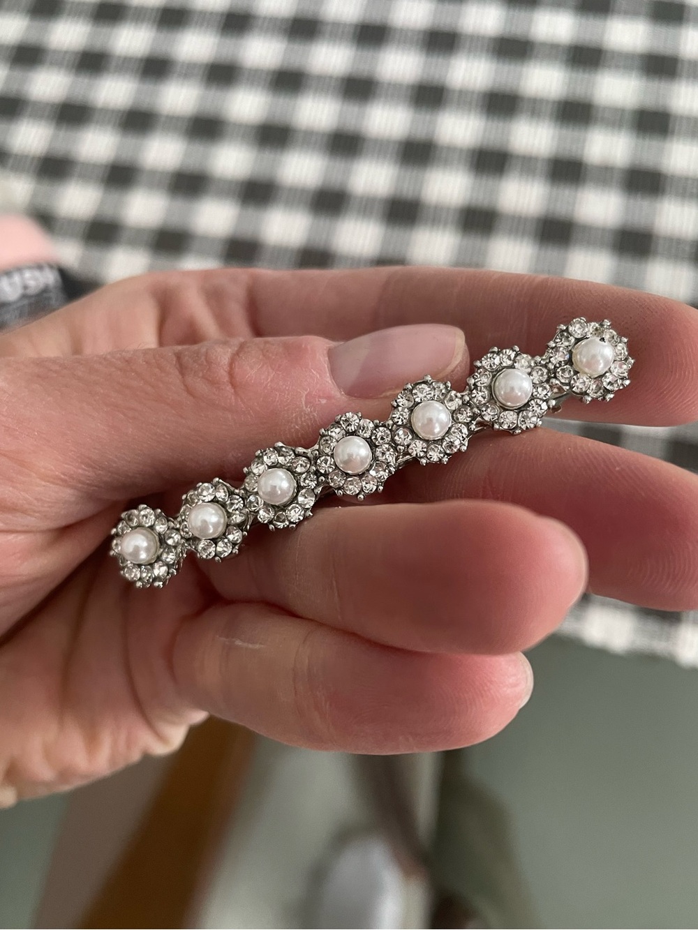 Vintage pearly hairclip bridal
